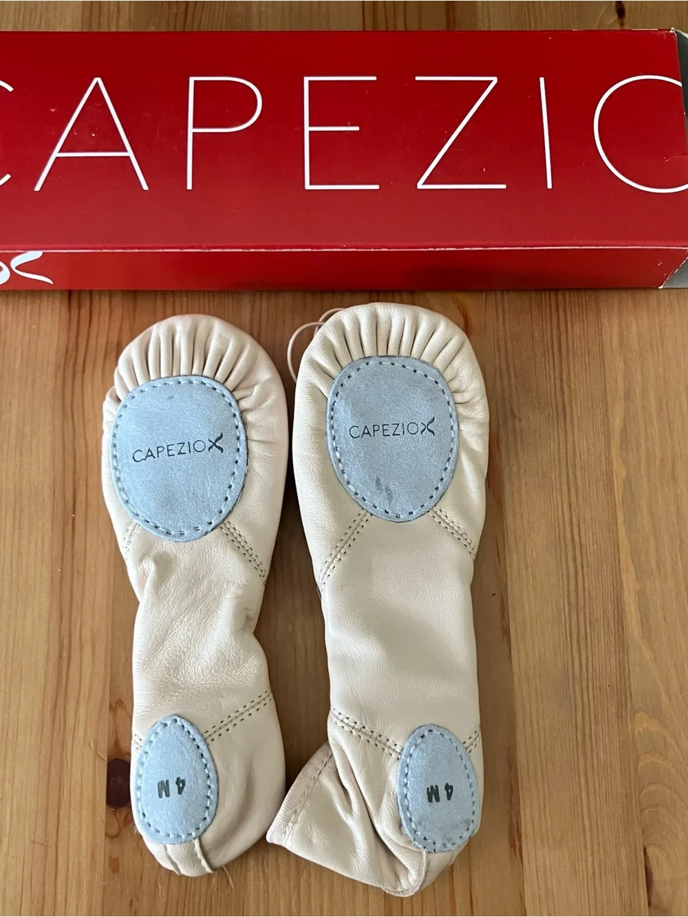 NEW Capezio Juliet 2 2028 LPK Size 4M Pink Ballet Slippers